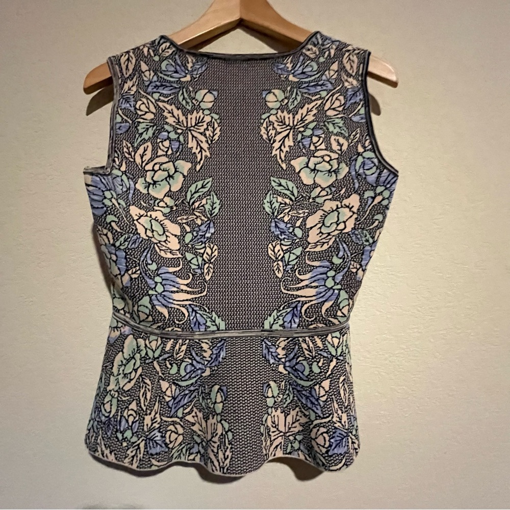 BCBGMaxAzria Alonya Floral Peplum Top SZ M - Picture 3 of 8